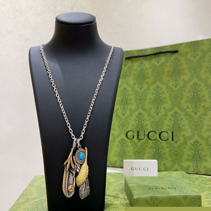 G*u*i necklaces
